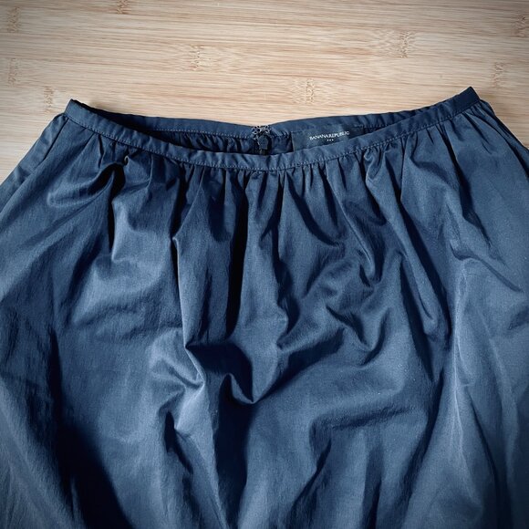 BANANA REPUBLIC KNEE LENGTH MIDI TAFFETA BALLOON SKIRT - BLACK - Picture 6 of 10